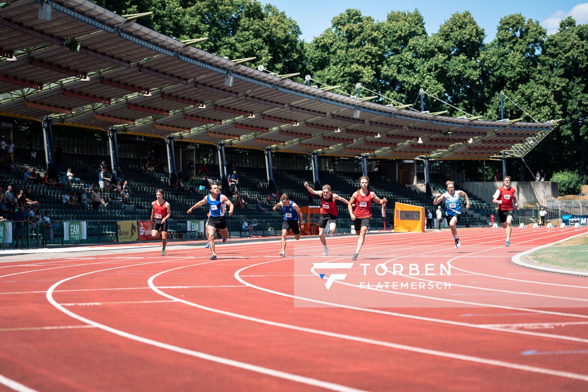 Jakob Buchberger (DSC Oldenburg), Samuel Kedzierski (LG Weserbergland), Luca Winter (TSV Germania Helmstedt), Torben Lillie (VfL Lingen), Milian Zirbus (LG Osterode), Bennett Pauli (VfL Stade), Lucas Vogt (TuS Wunstorf) am 02.07.2022 waehrend den NLV+BLV Leichtathletik-Landesmeisterschaften im Jahnstadion in Goettingen (Tag 1)